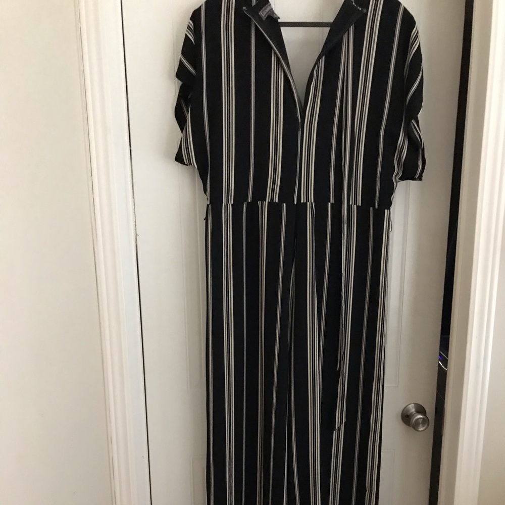 Casual jumpsuit size 14 black with light tan stripes.😊